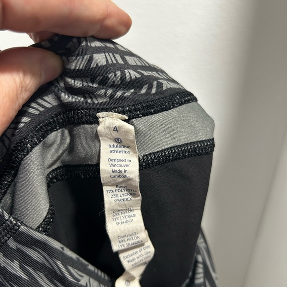 Lululemon Leggings Grey and Black with mesh insets. Size 4
Offers welcome! - Picture 7 of 7